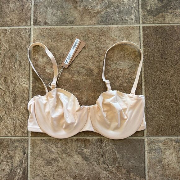 Skims Smoothing Intimates Unlined Strapless Bra Sand Size 34C - Picture 2 of 9